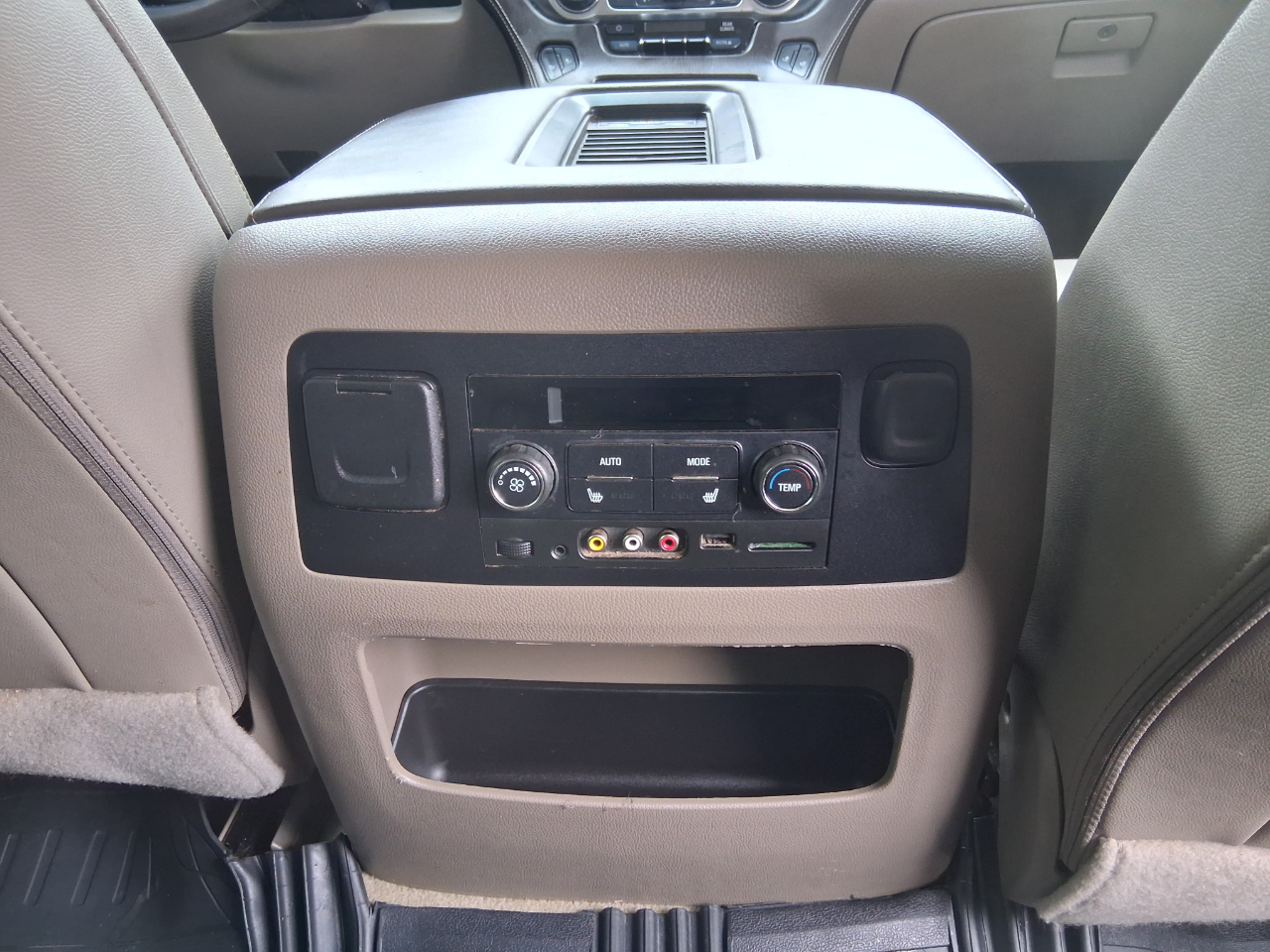 Chevrolet Suburban LT 4WD 2016