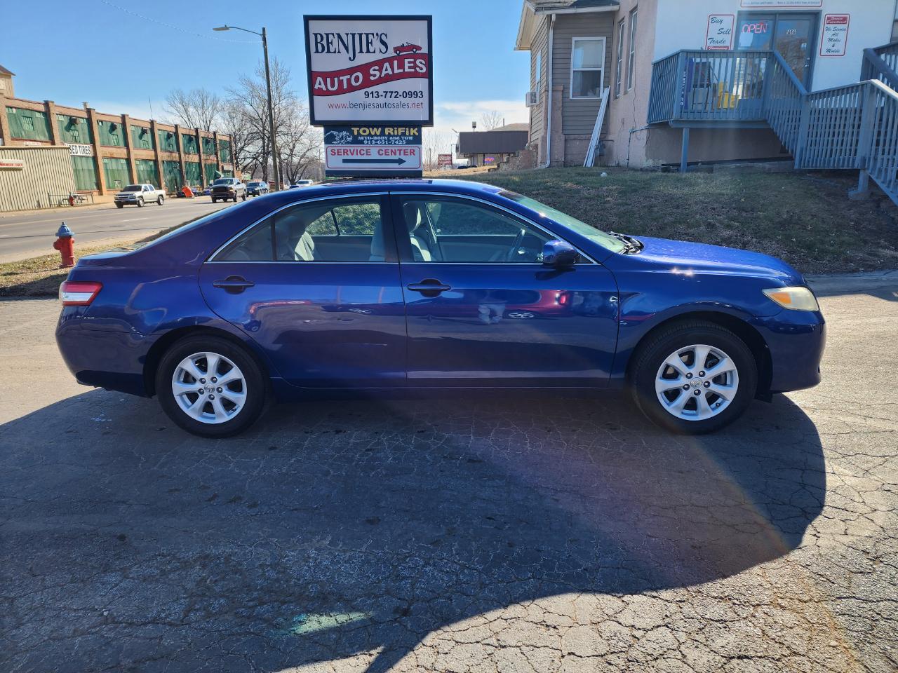 Toyota Camry LE 2011