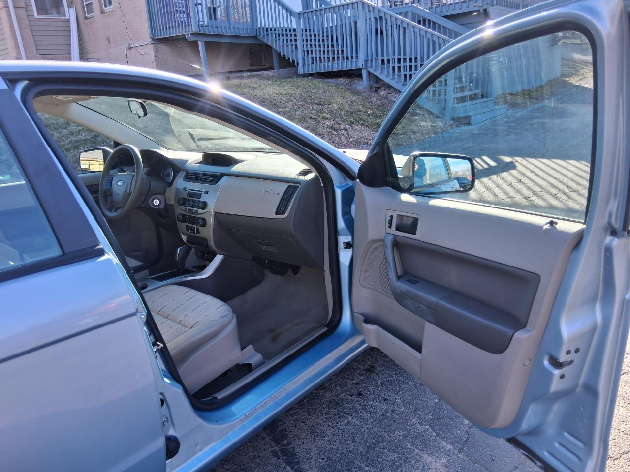 Ford Focus SE Sedan 2009