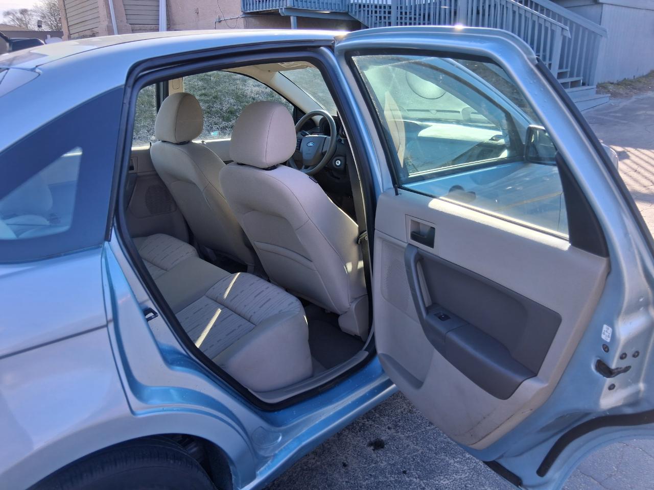 Ford Focus SE Sedan 2009