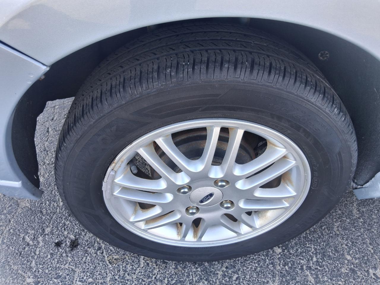 Ford Focus SE Sedan 2009