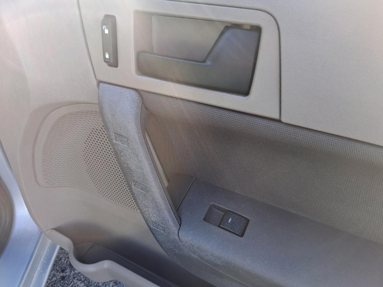 Ford Focus SE Sedan 2009