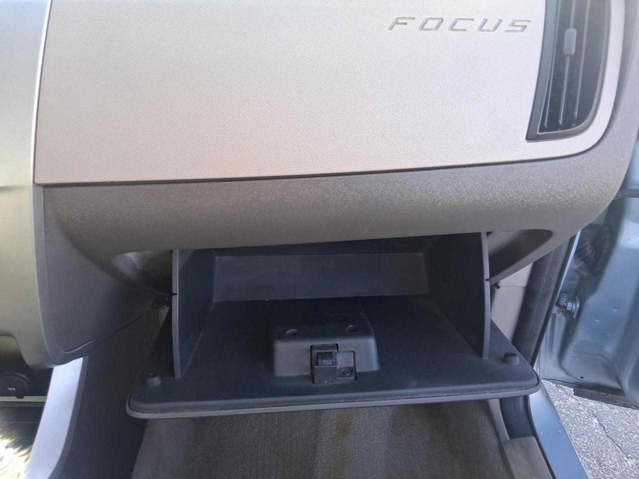 Ford Focus SE Sedan 2009