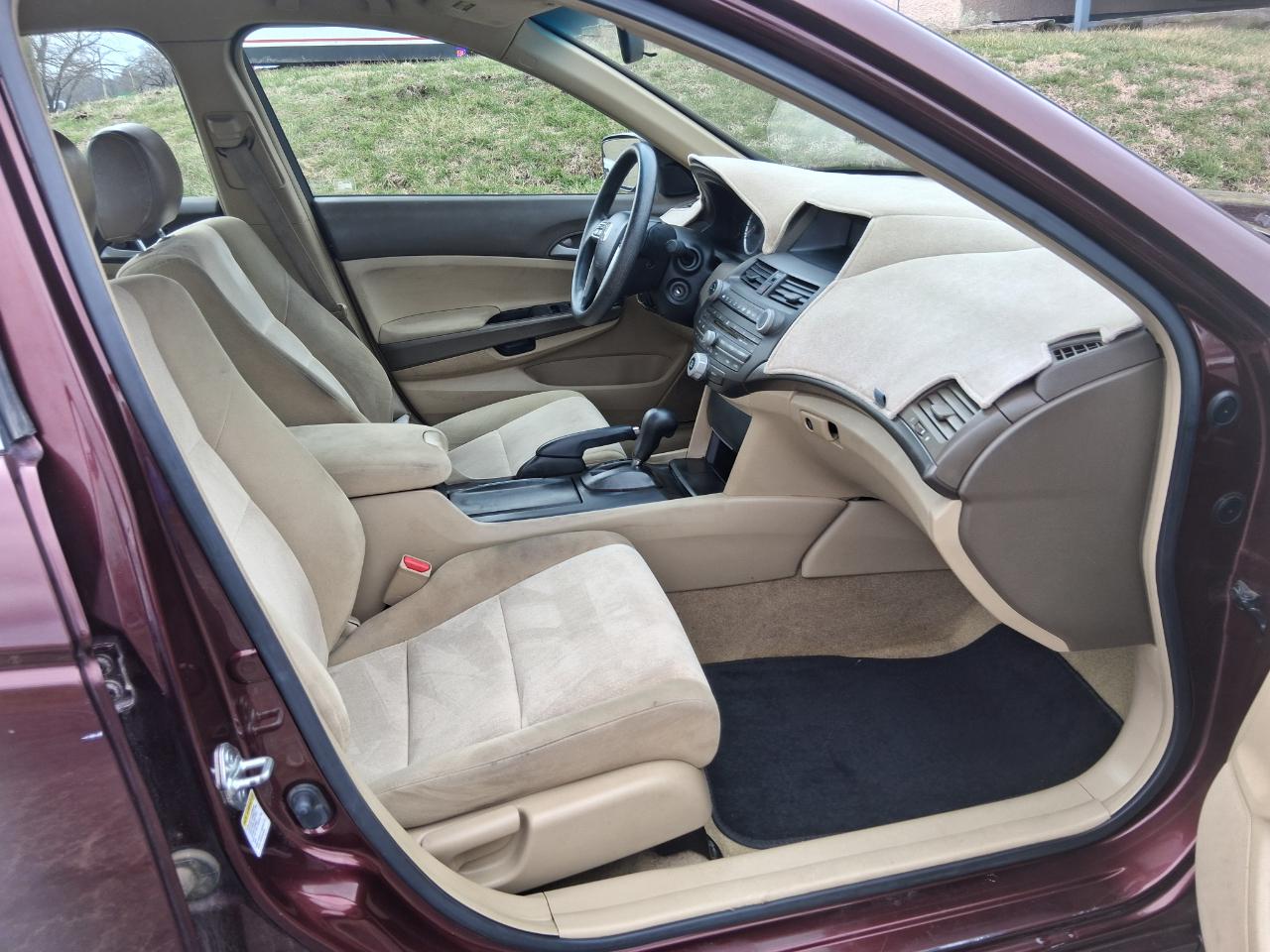 Honda Accord LX sedan AT 2009