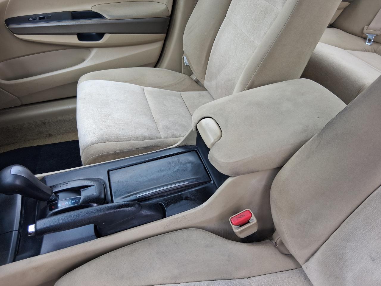 Honda Accord LX sedan AT 2009