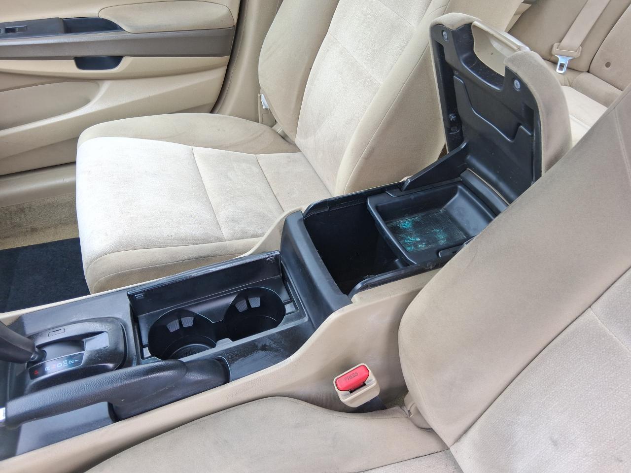 Honda Accord LX sedan AT 2009