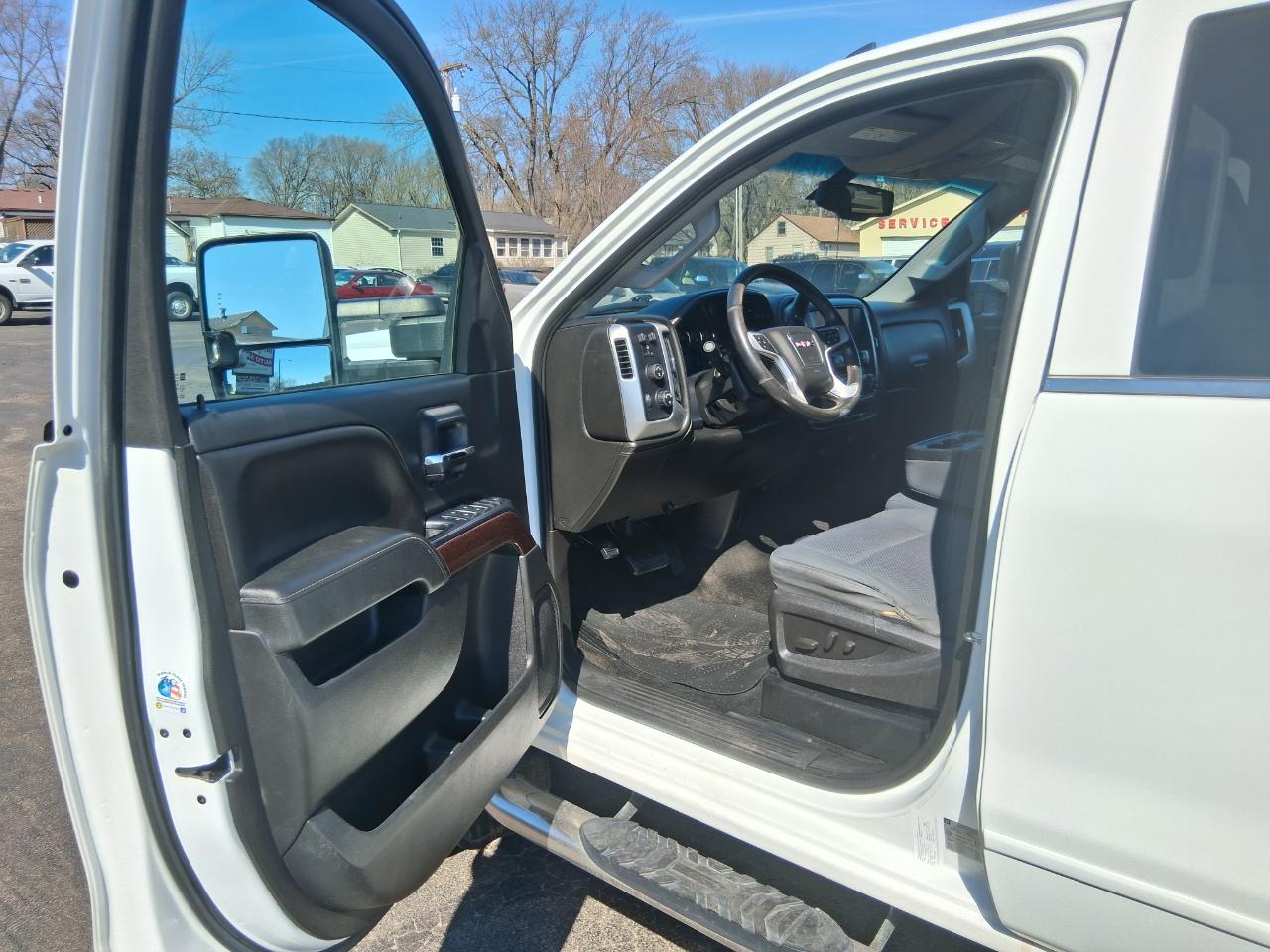 GMC Sierra 2500HD SLE Crew Cab 4WD 2015