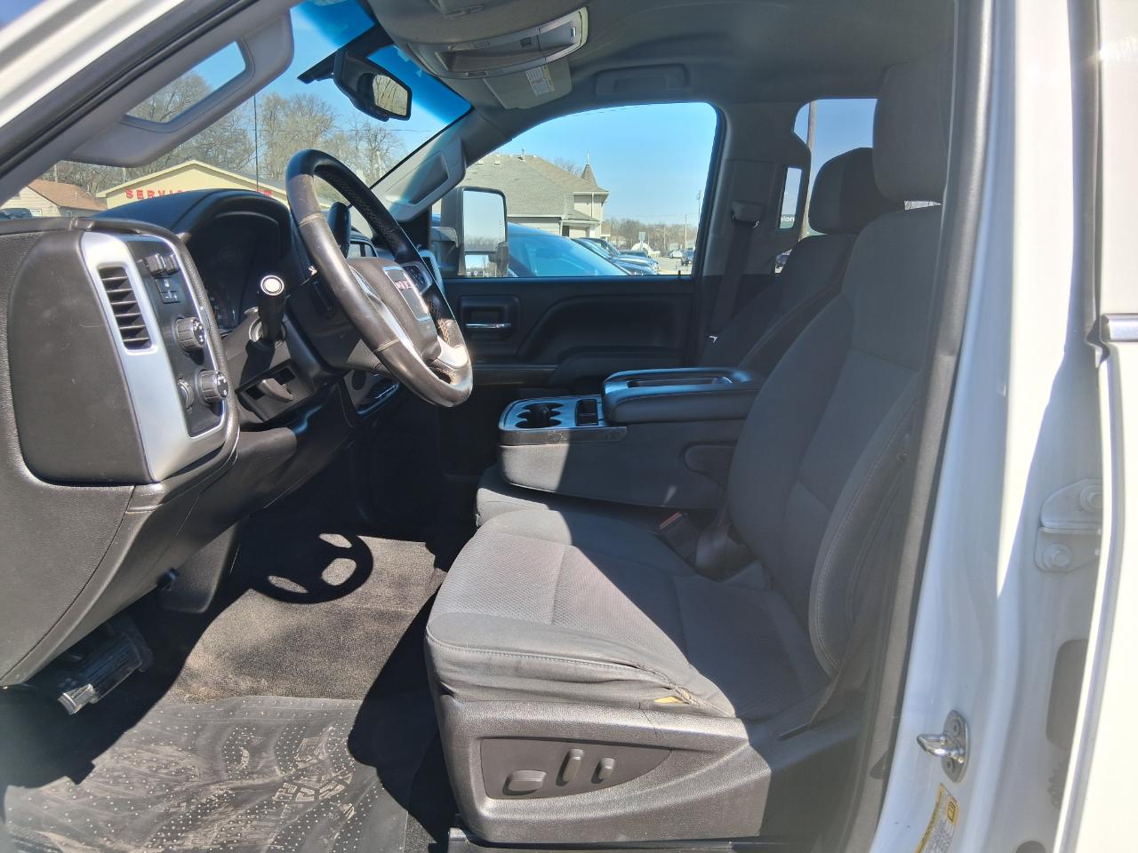 GMC Sierra 2500HD SLE Crew Cab 4WD 2015