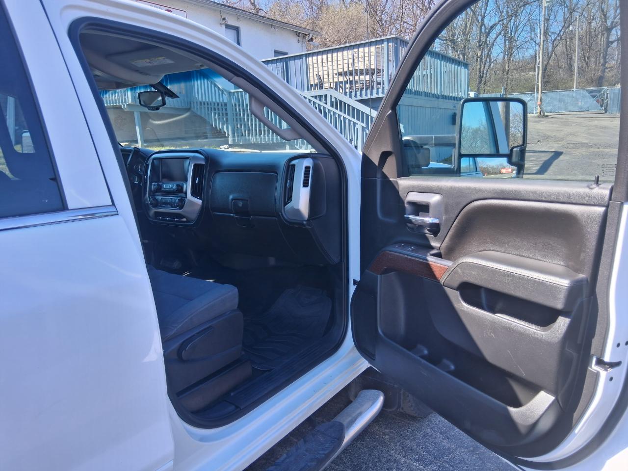 GMC Sierra 2500HD SLE Crew Cab 4WD 2015