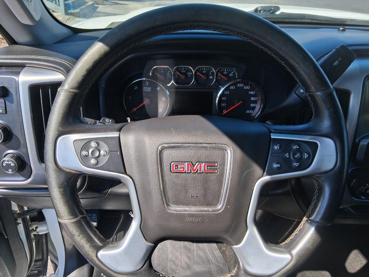 GMC Sierra 2500HD SLE Crew Cab 4WD 2015