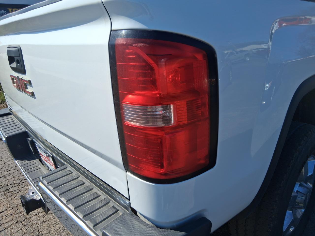 GMC Sierra 2500HD SLE Crew Cab 4WD 2015