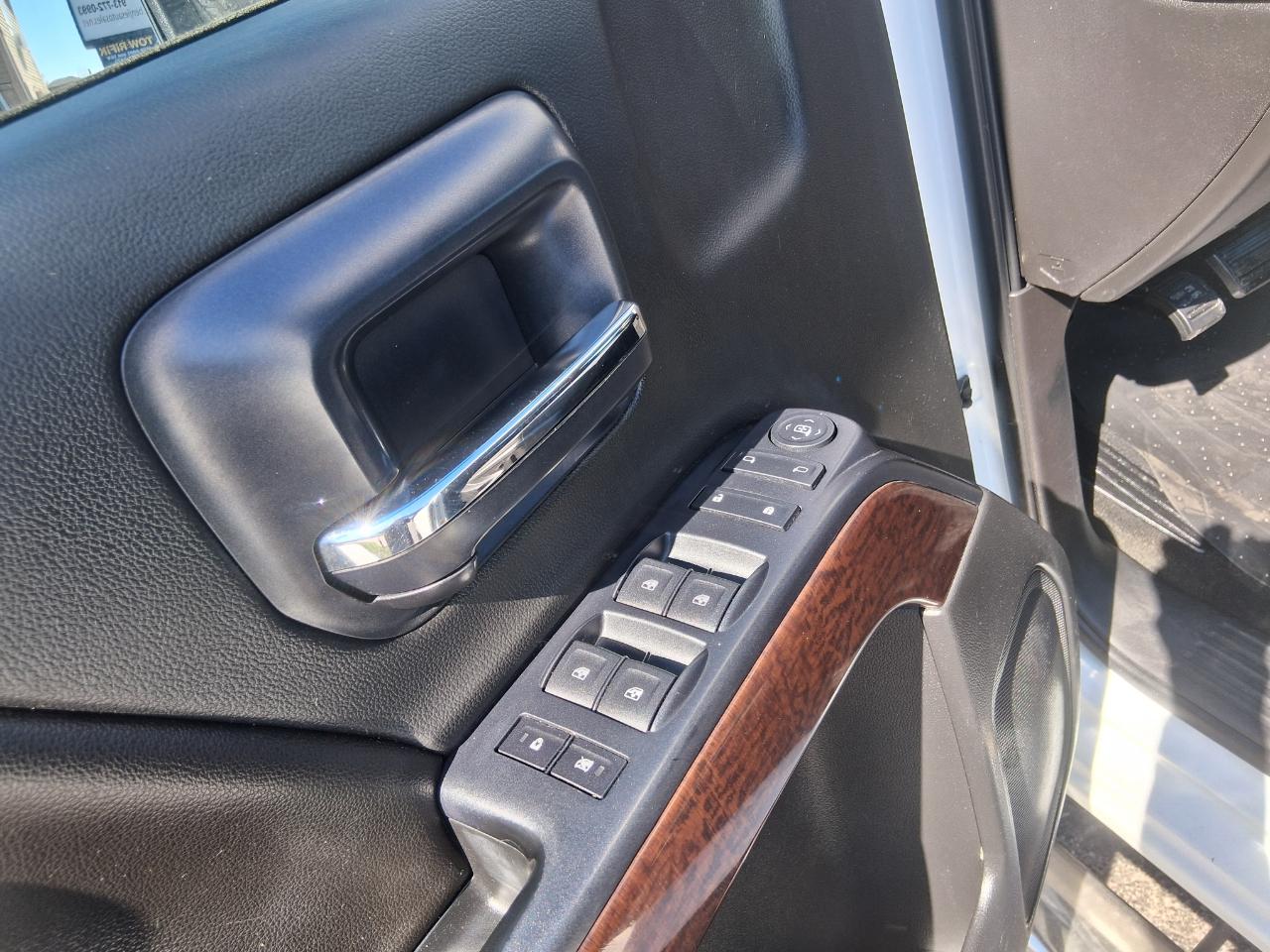 GMC Sierra 2500HD SLE Crew Cab 4WD 2015