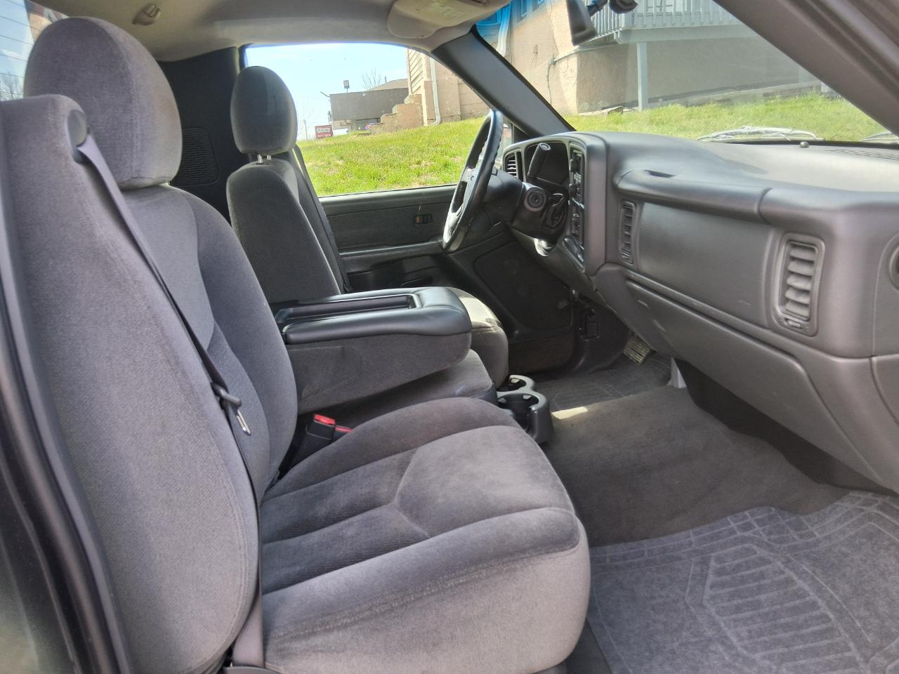 GMC Sierra 1500 Work Truck Long Bed 2WD 2003