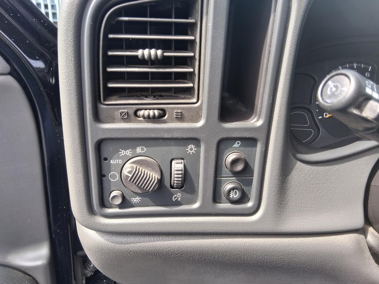 GMC Sierra 1500 Work Truck Long Bed 2WD 2003