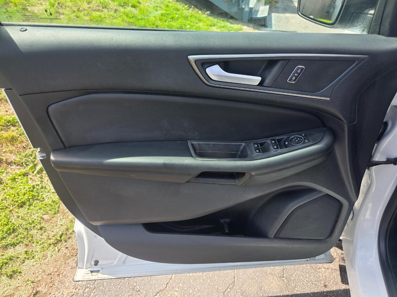 Ford Edge SE FWD 2021