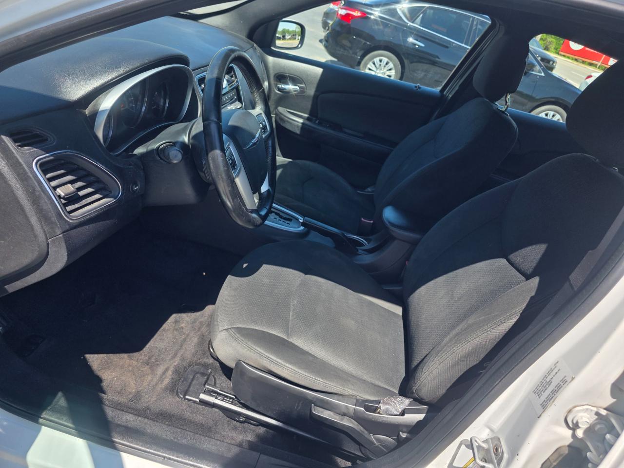 Chrysler 200 Touring 2011