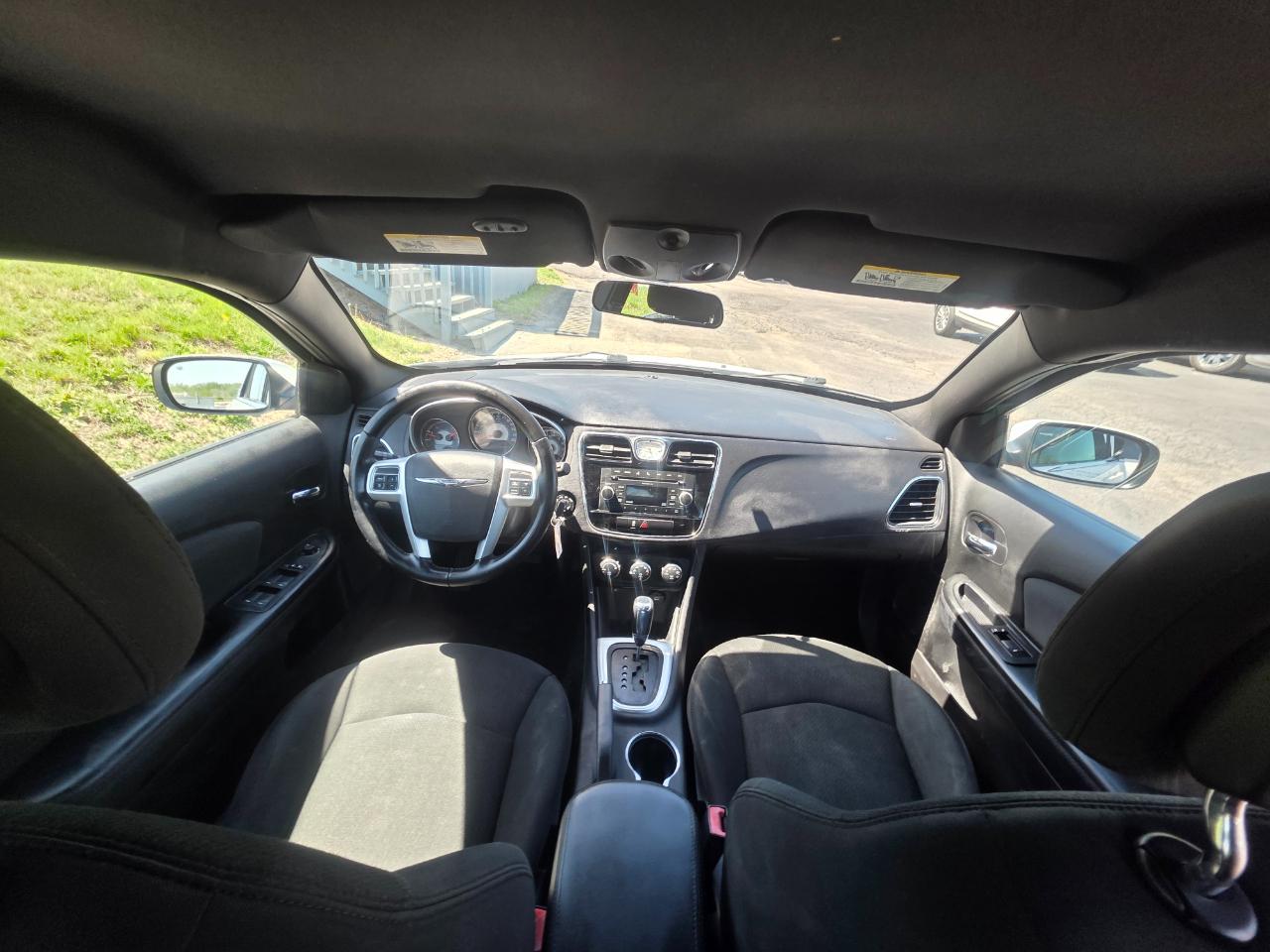 Chrysler 200 Touring 2011