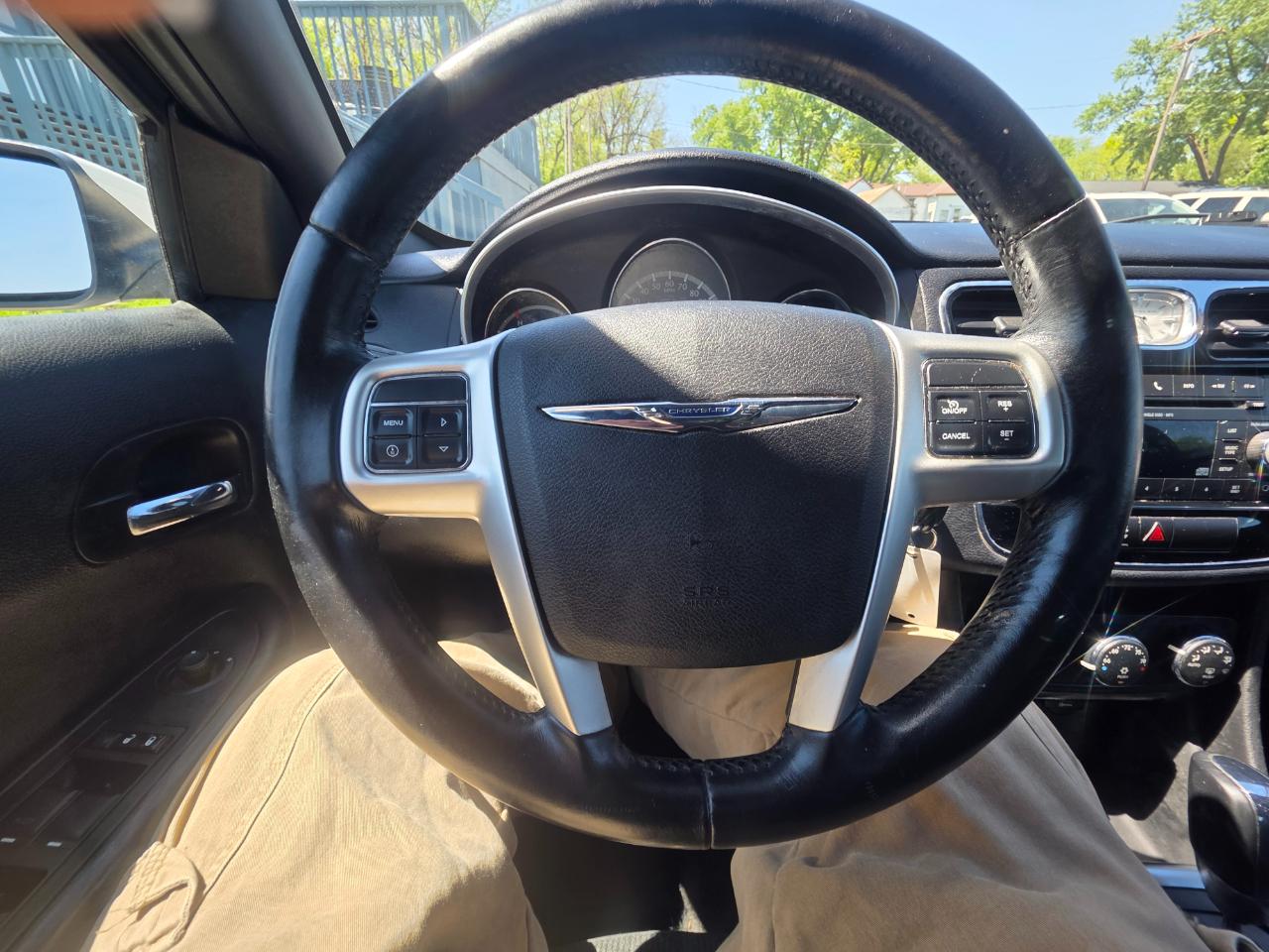 Chrysler 200 Touring 2011