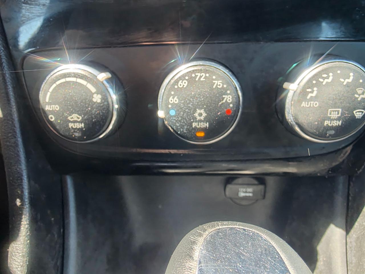 Chrysler 200 Touring 2011