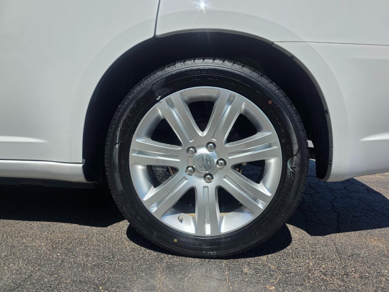 Chrysler 200 Touring 2011