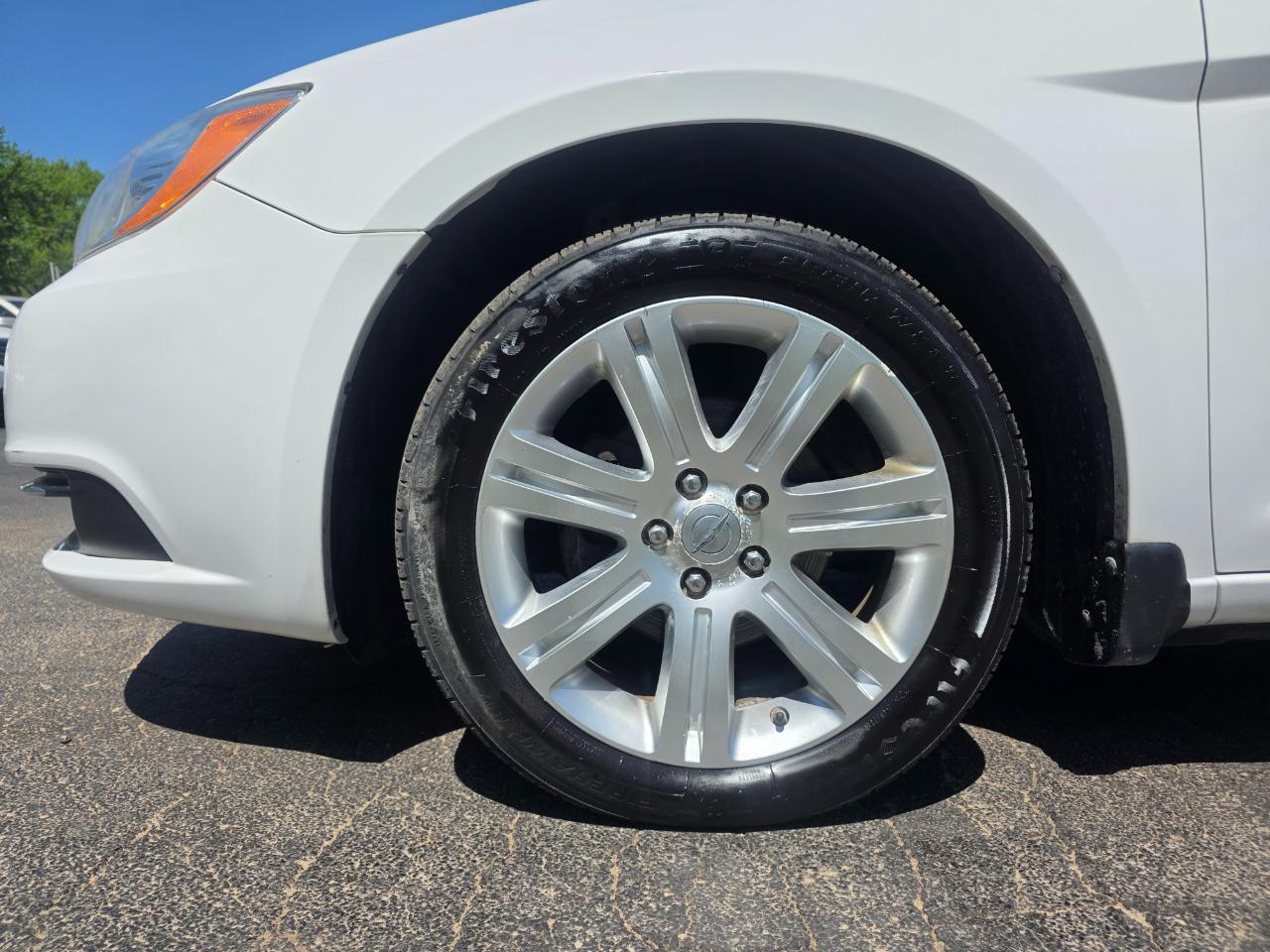 Chrysler 200 Touring 2011