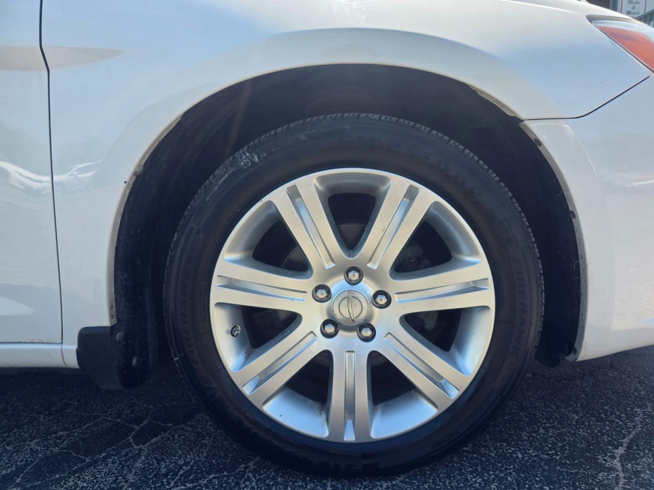 Chrysler 200 Touring 2011