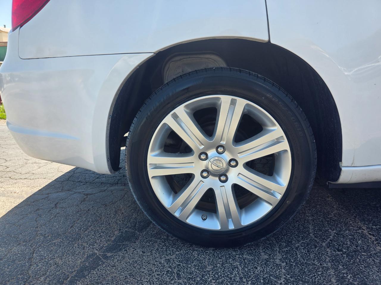 Chrysler 200 Touring 2011