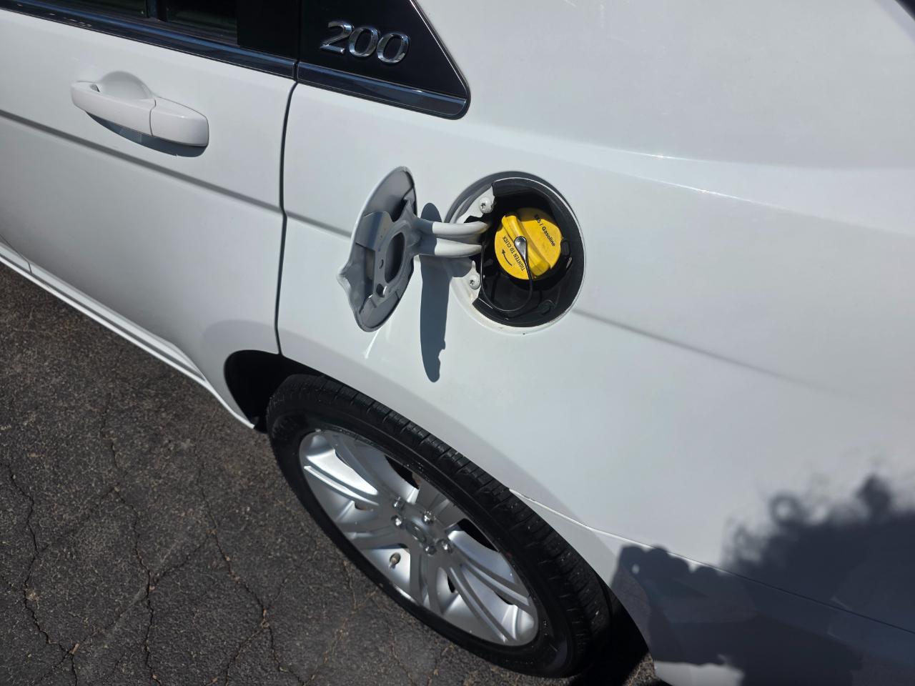 Chrysler 200 Touring 2011