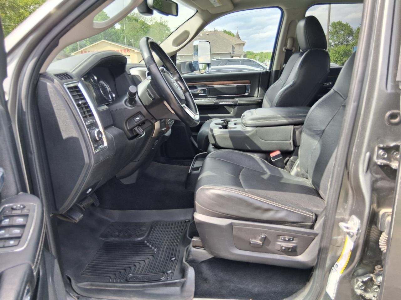 RAM 2500 Laramie Crew Cab SWB 4WD 2013