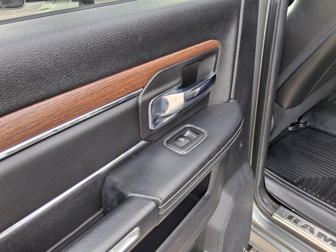 RAM 2500 Laramie Crew Cab SWB 4WD 2013