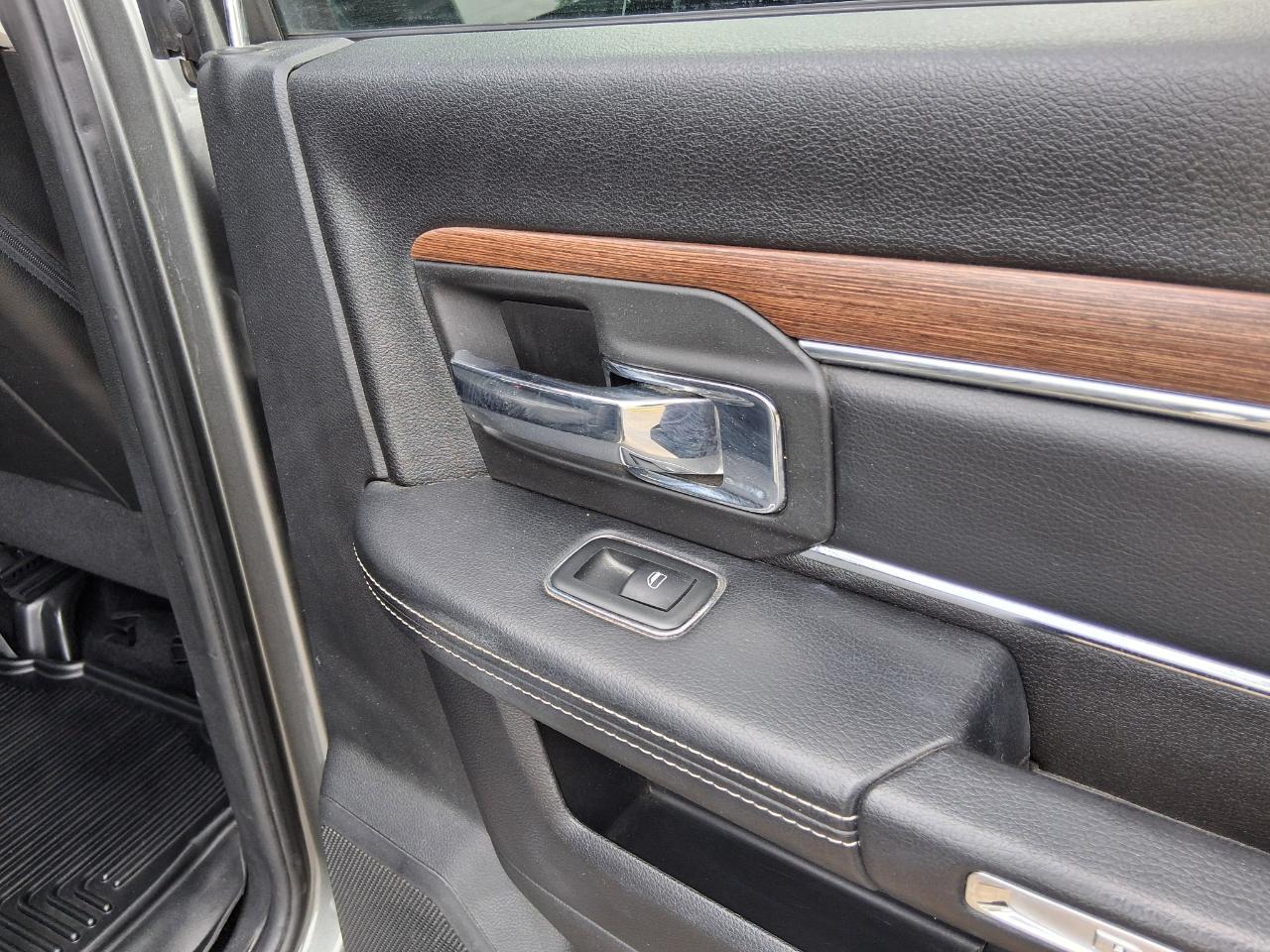 RAM 2500 Laramie Crew Cab SWB 4WD 2013