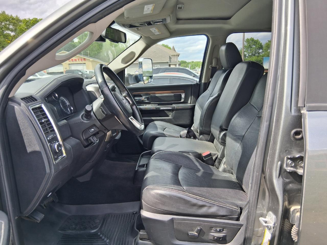 RAM 2500 Laramie Crew Cab SWB 4WD 2013