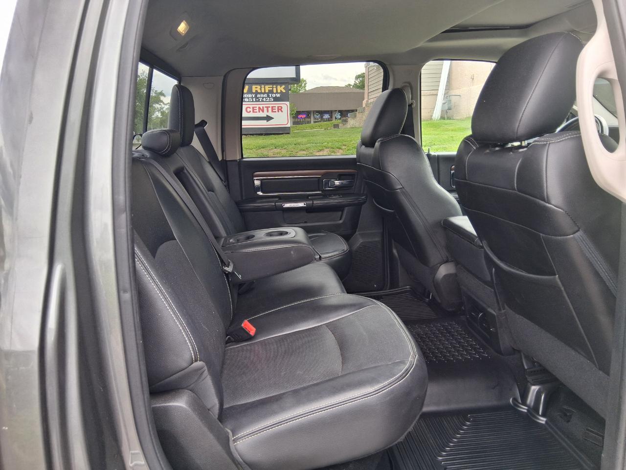 RAM 2500 Laramie Crew Cab SWB 4WD 2013