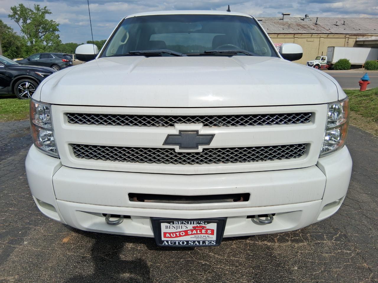 Chevrolet Silverado 1500 LT Crew Cab 4WD 2011