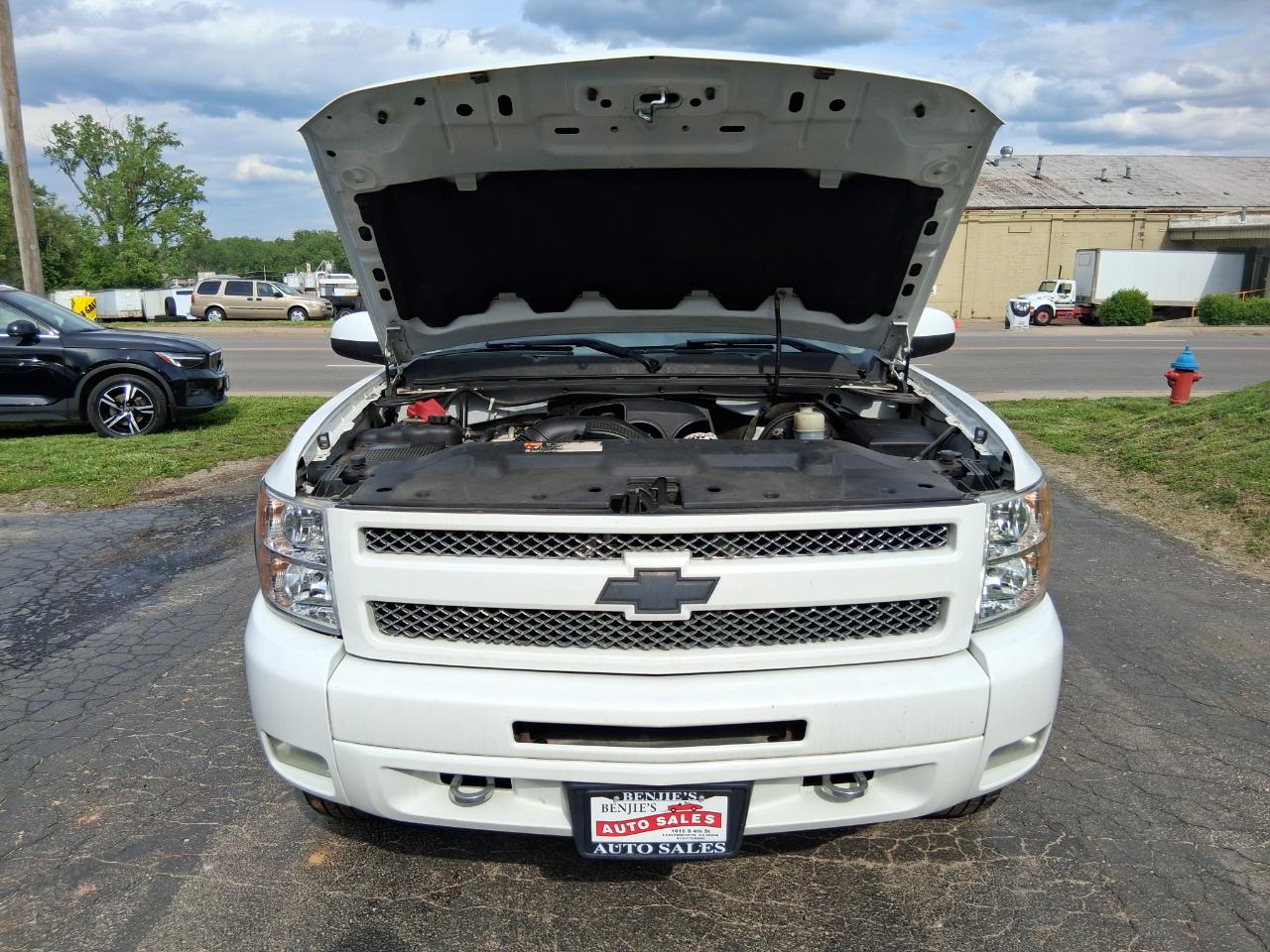 Chevrolet Silverado 1500 LT Crew Cab 4WD 2011
