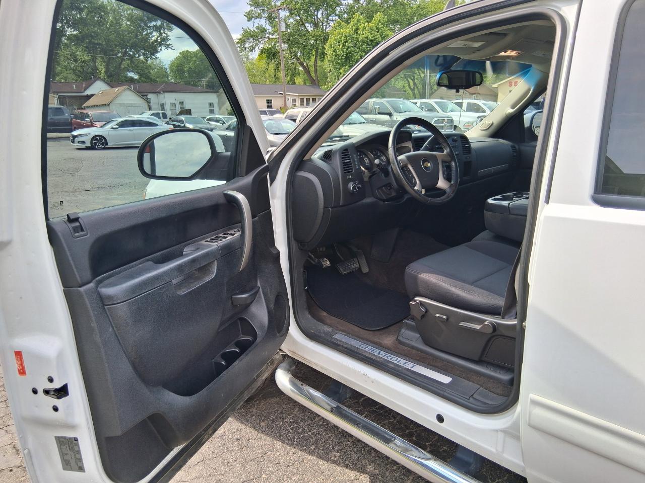 Chevrolet Silverado 1500 LT Crew Cab 4WD 2011