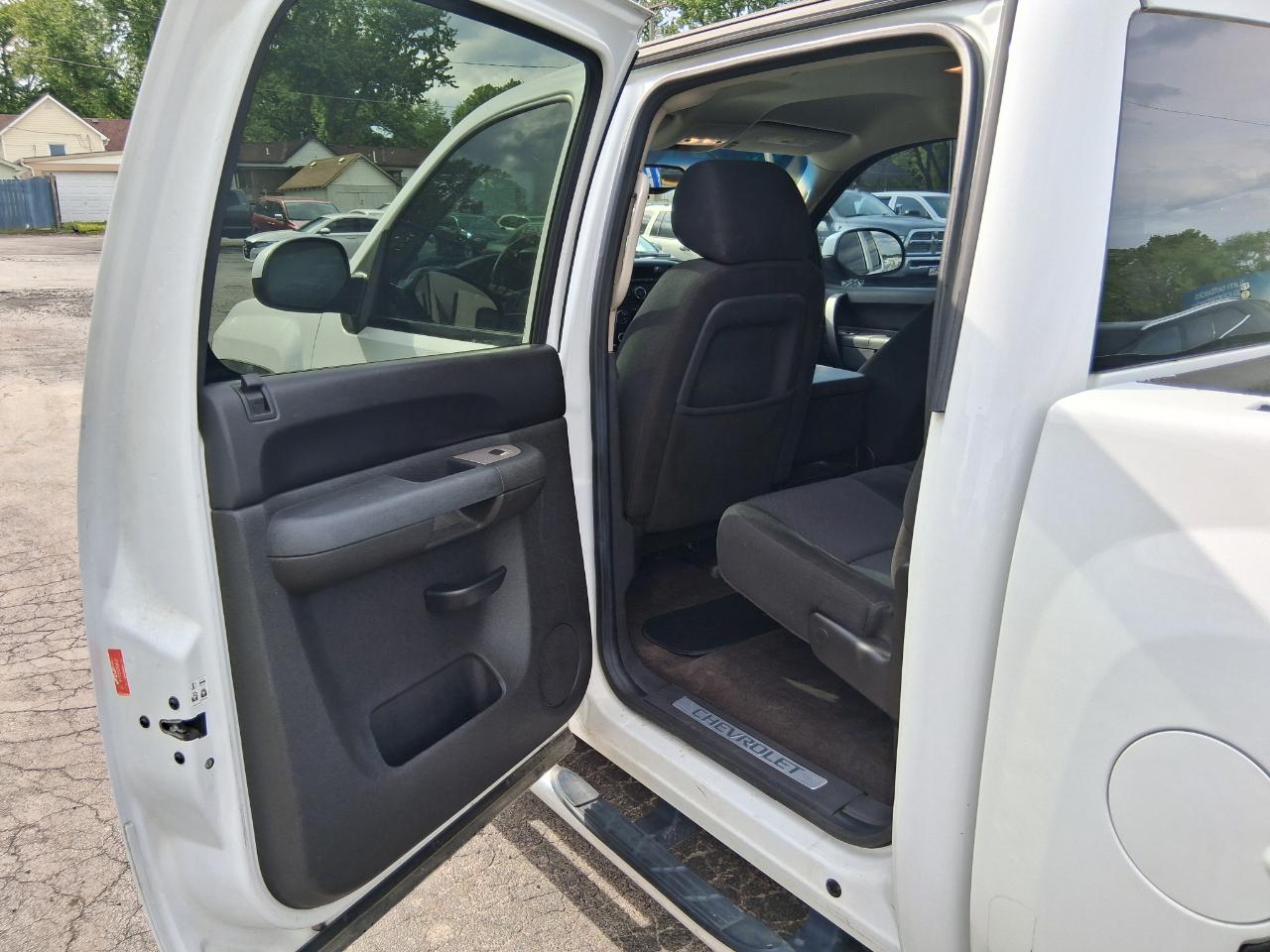 Chevrolet Silverado 1500 LT Crew Cab 4WD 2011