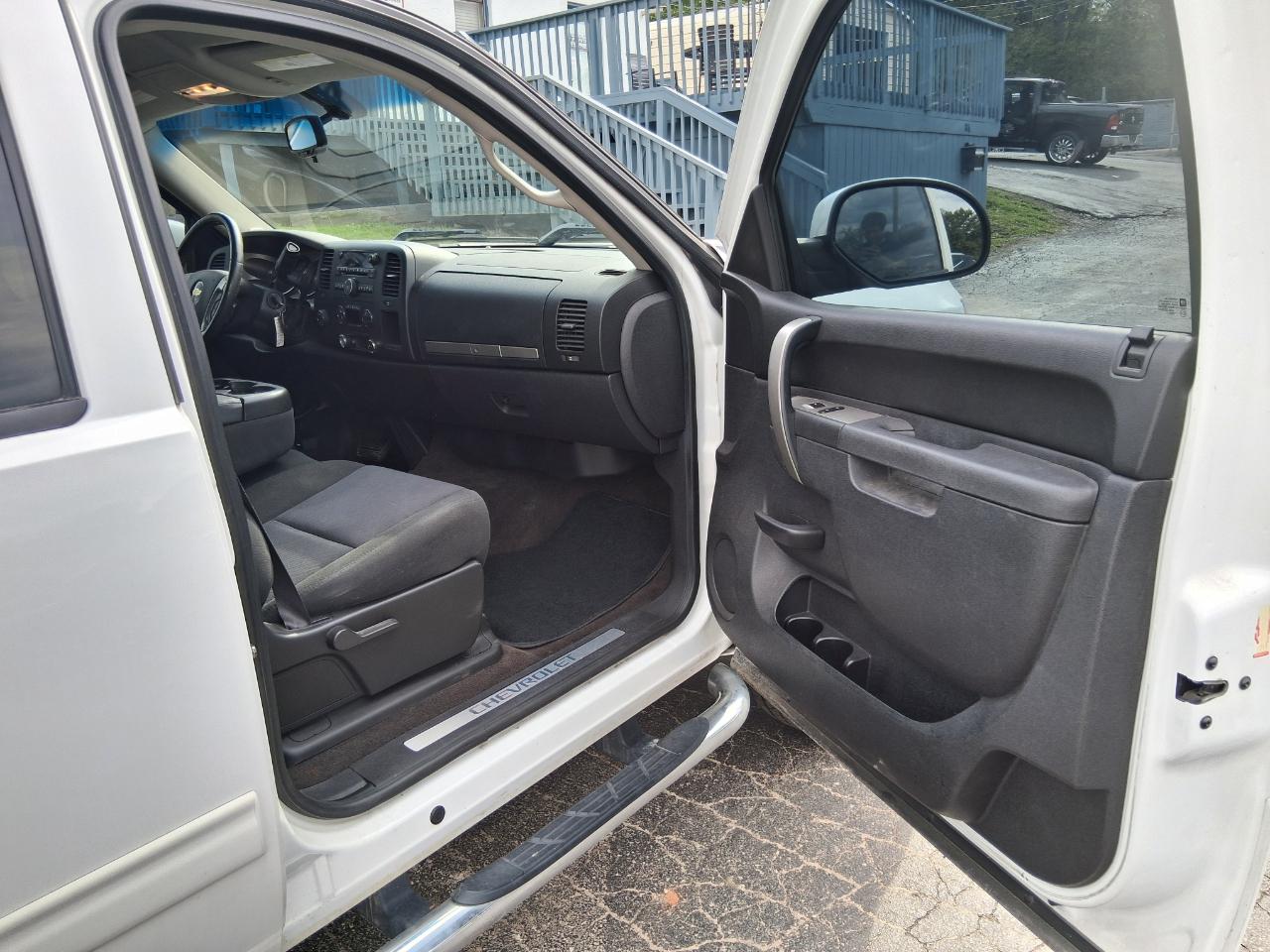 Chevrolet Silverado 1500 LT Crew Cab 4WD 2011
