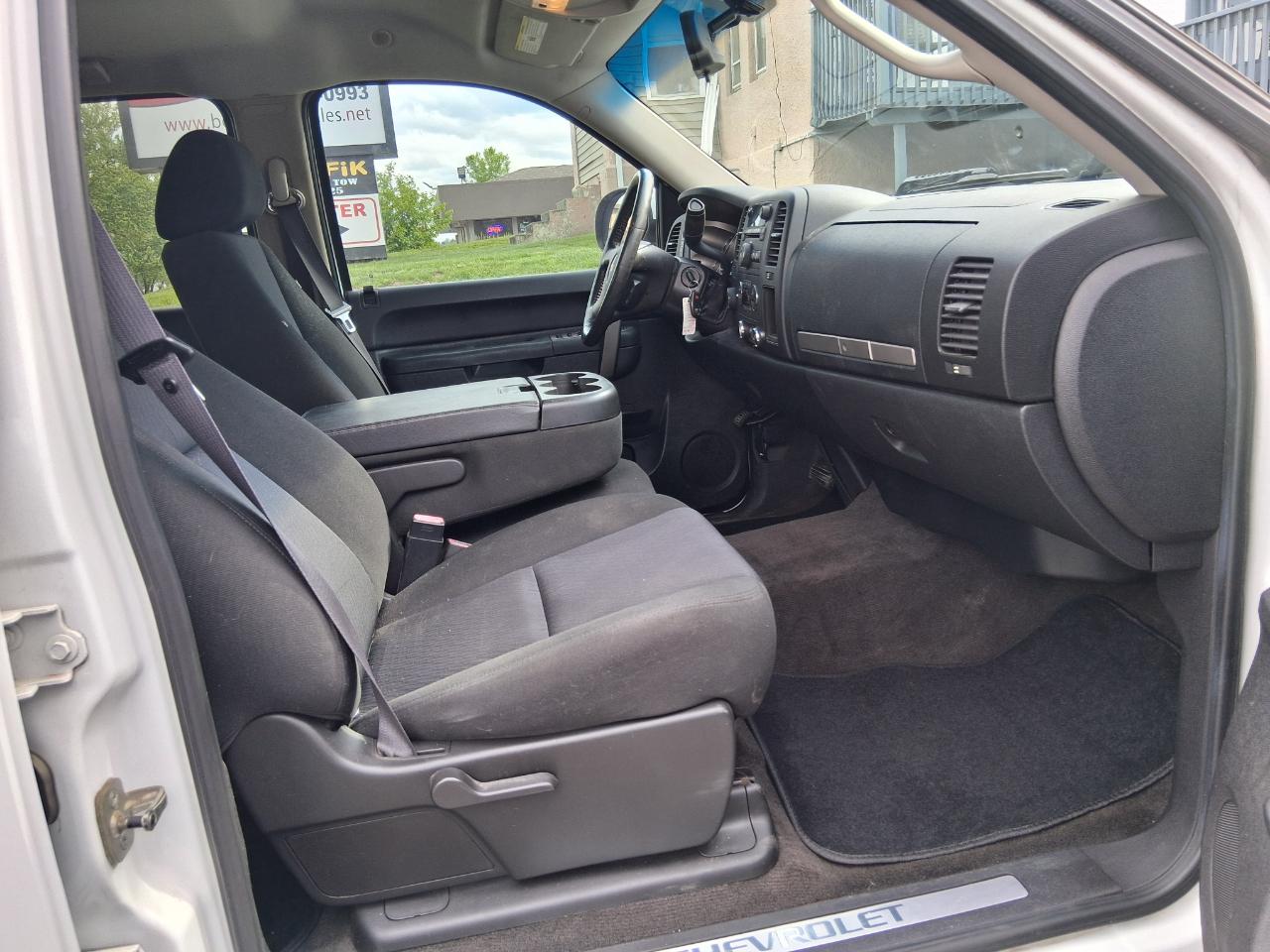 Chevrolet Silverado 1500 LT Crew Cab 4WD 2011
