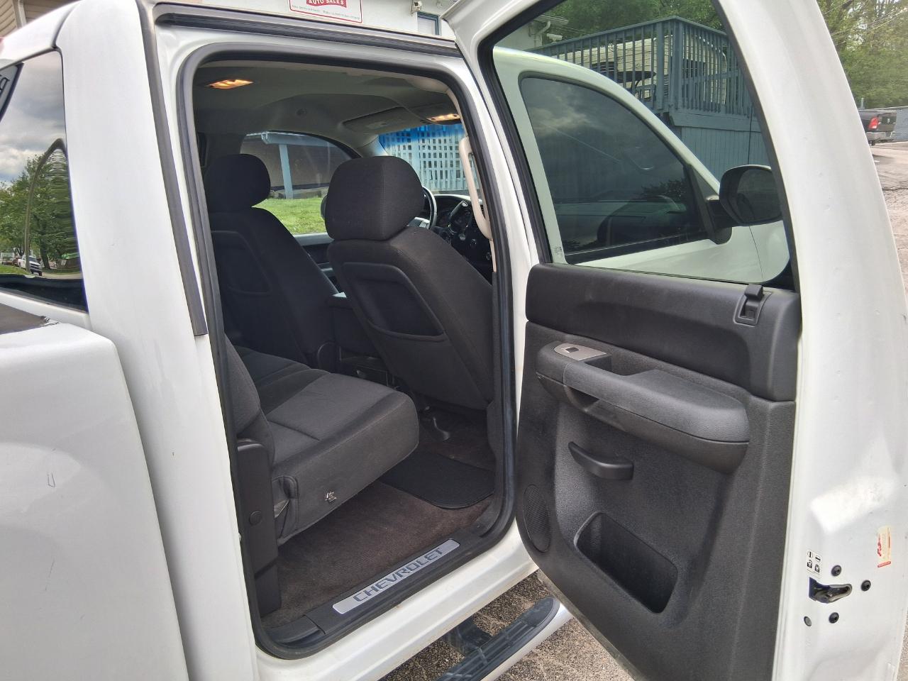 Chevrolet Silverado 1500 LT Crew Cab 4WD 2011