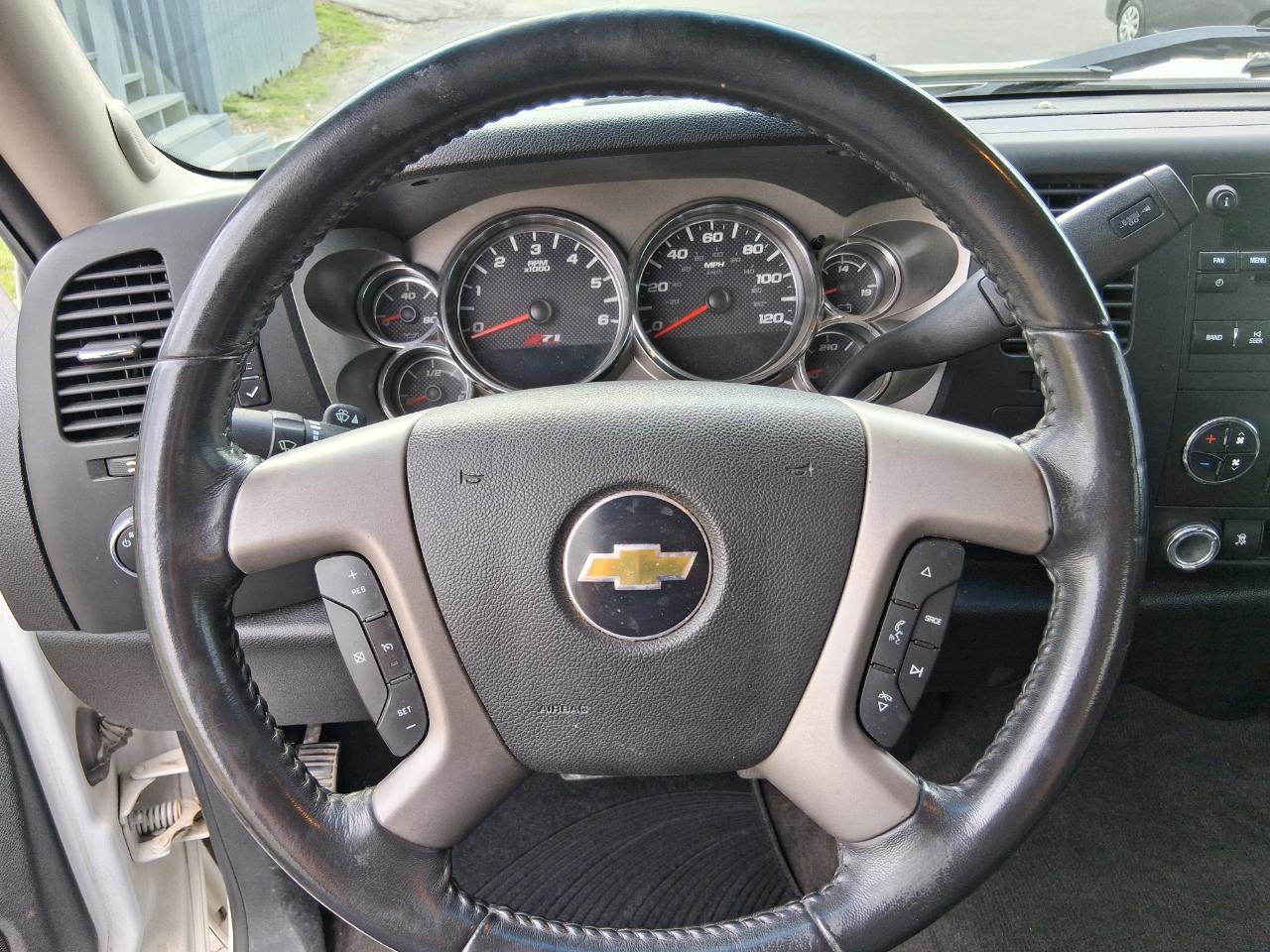 Chevrolet Silverado 1500 LT Crew Cab 4WD 2011