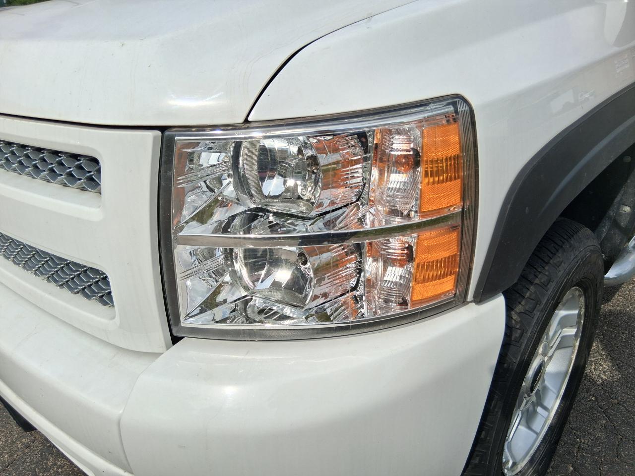 Chevrolet Silverado 1500 LT Crew Cab 4WD 2011