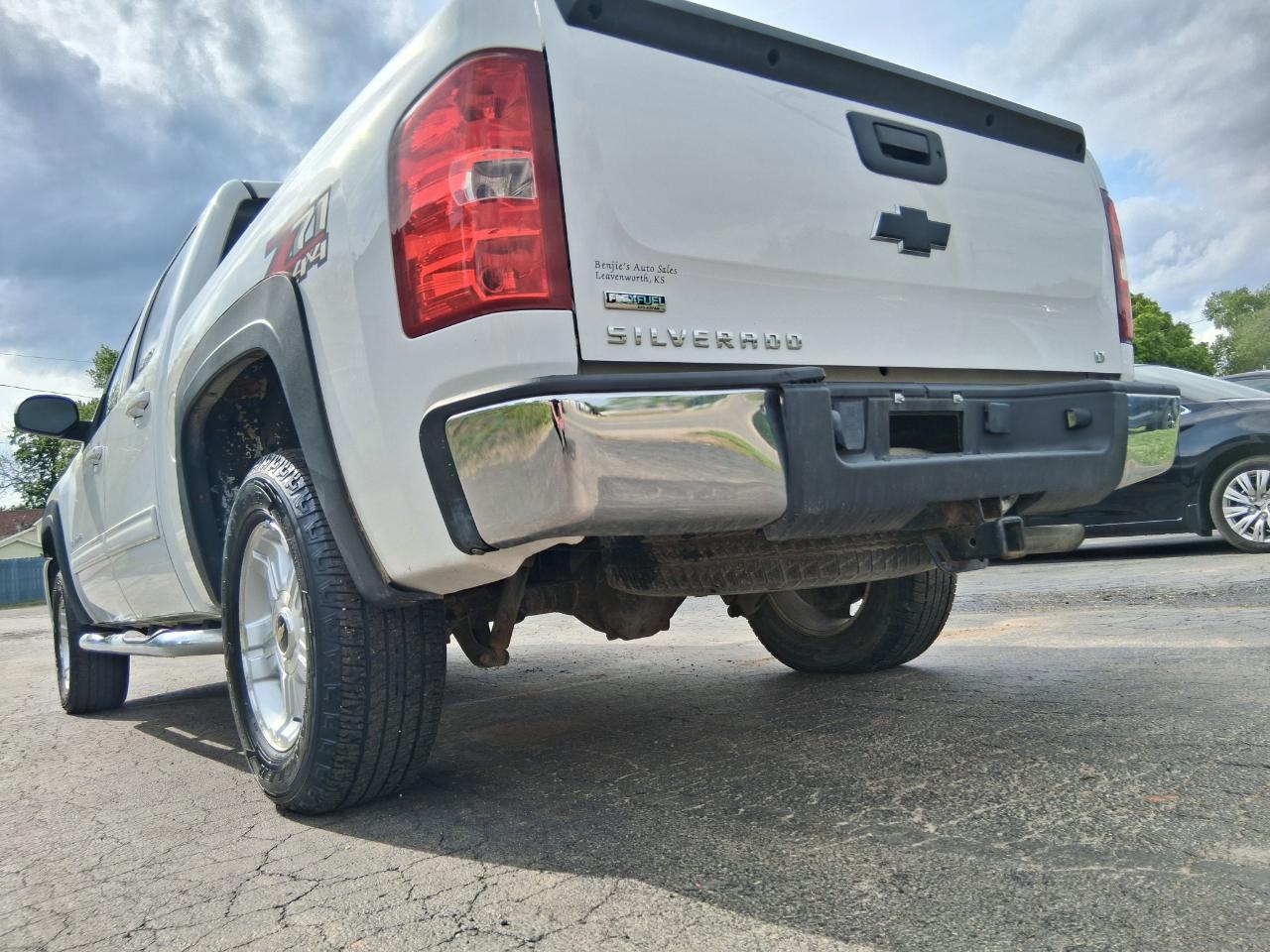 Chevrolet Silverado 1500 LT Crew Cab 4WD 2011