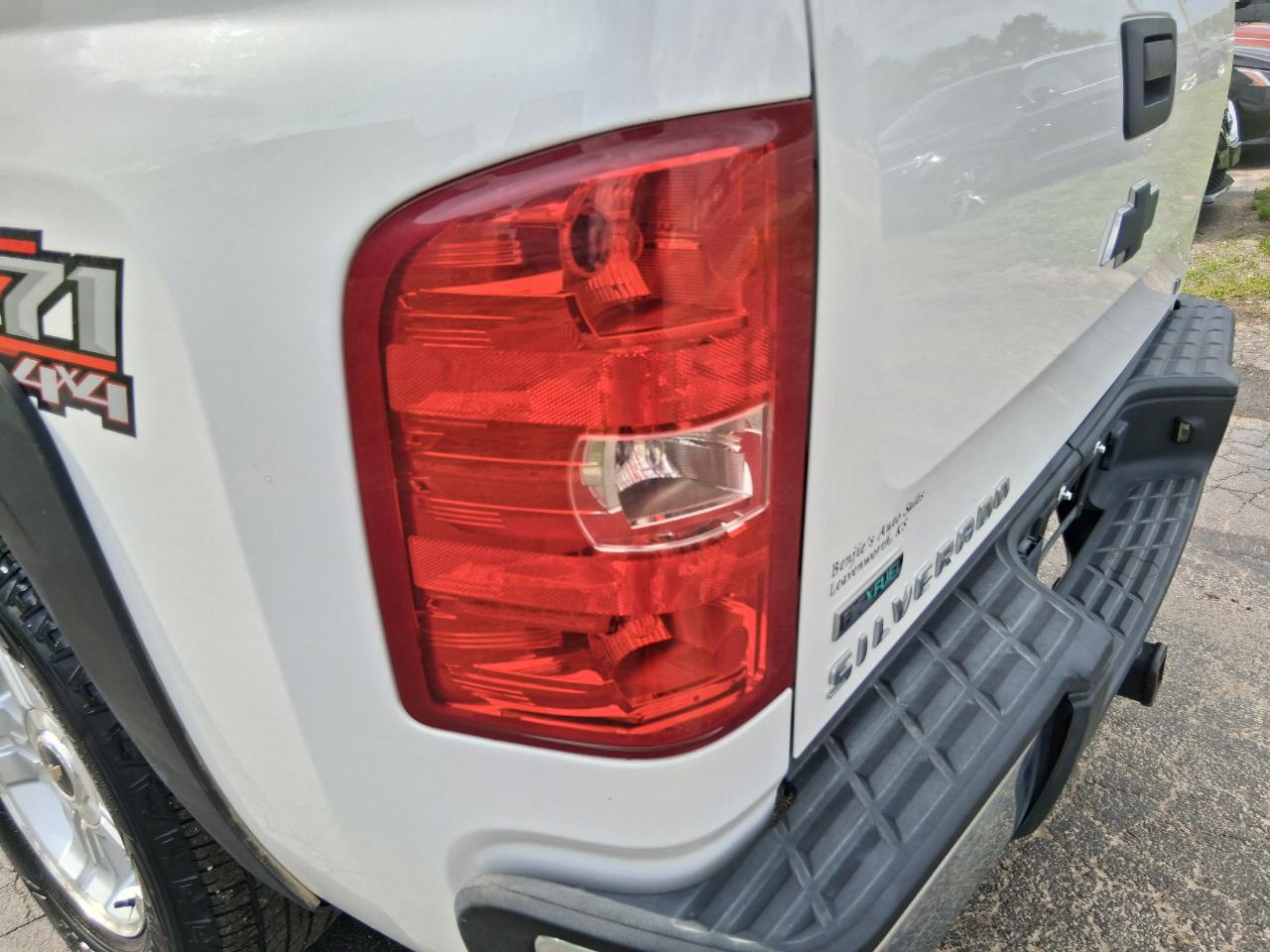 Chevrolet Silverado 1500 LT Crew Cab 4WD 2011