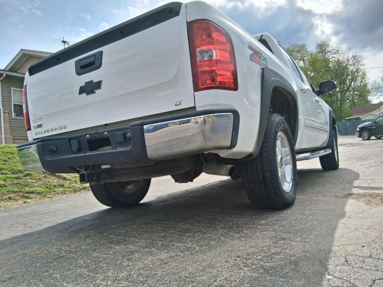 Chevrolet Silverado 1500 LT Crew Cab 4WD 2011