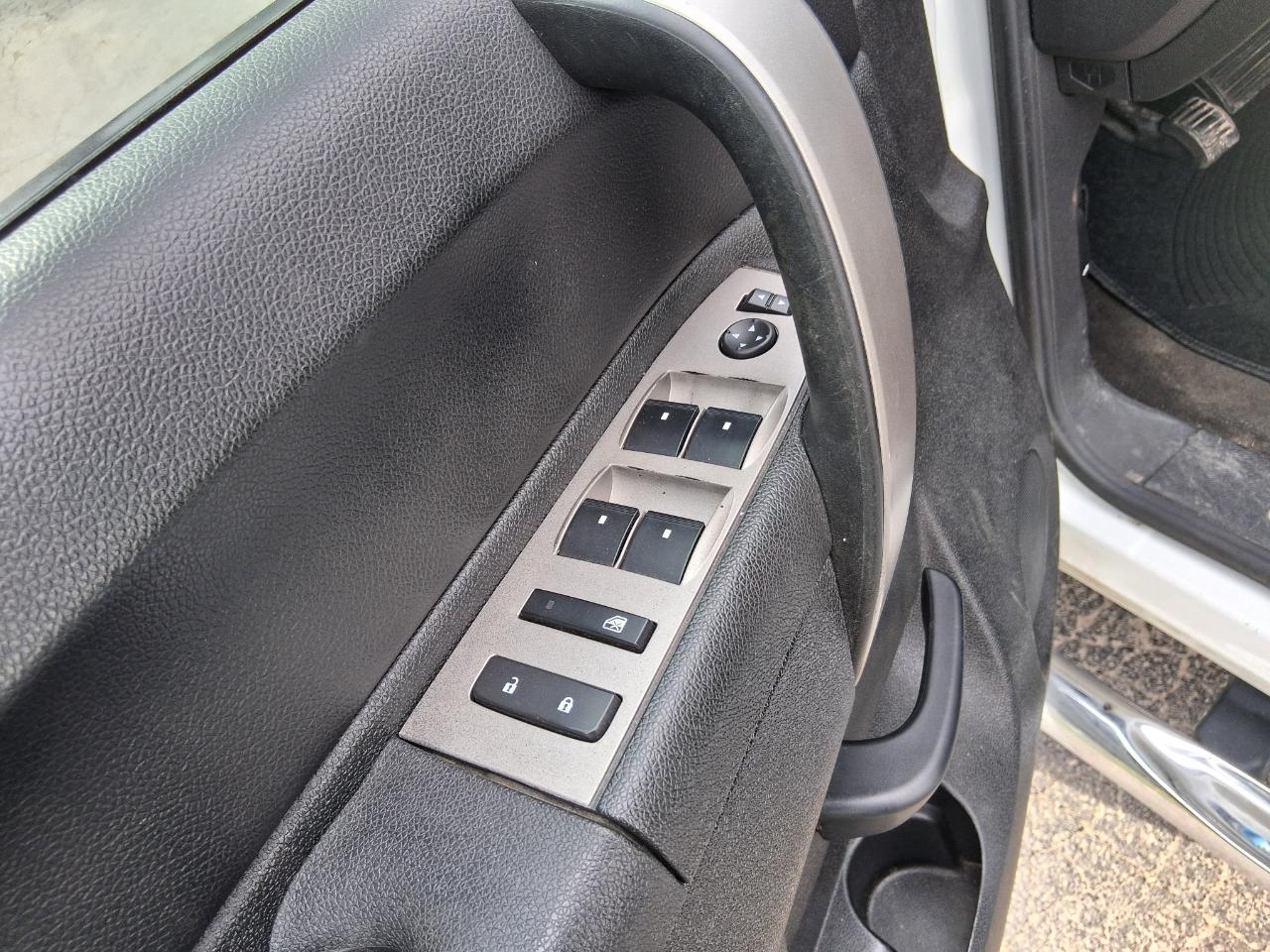 Chevrolet Silverado 1500 LT Crew Cab 4WD 2011