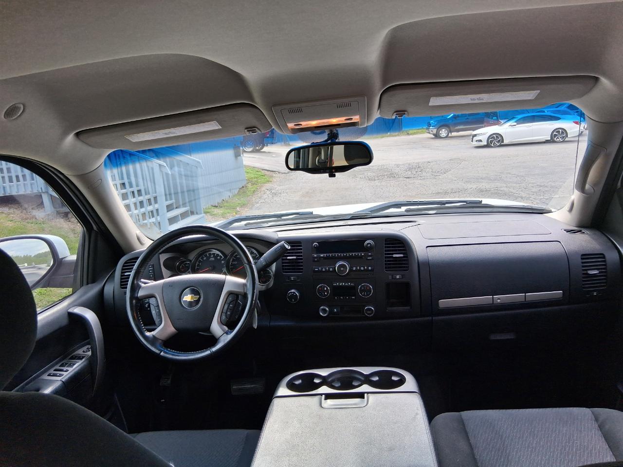 Chevrolet Silverado 1500 LT Crew Cab 4WD 2011