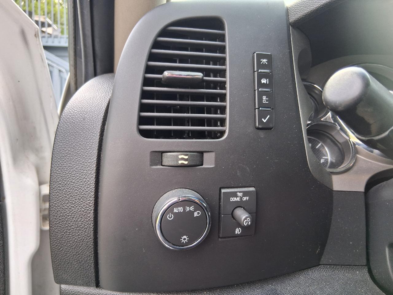 Chevrolet Silverado 1500 LT Crew Cab 4WD 2011