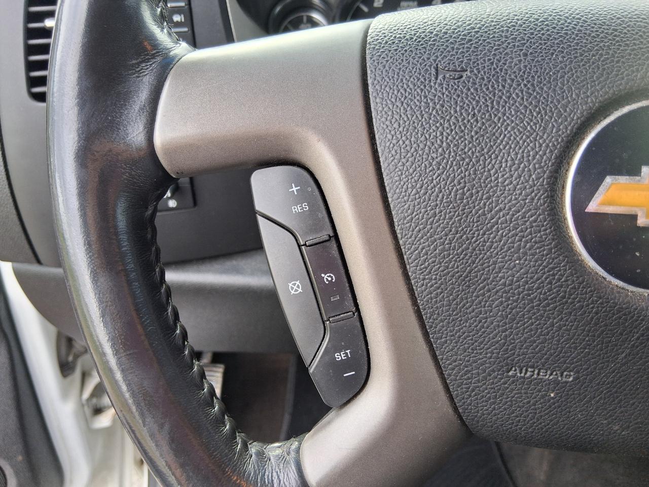 Chevrolet Silverado 1500 LT Crew Cab 4WD 2011