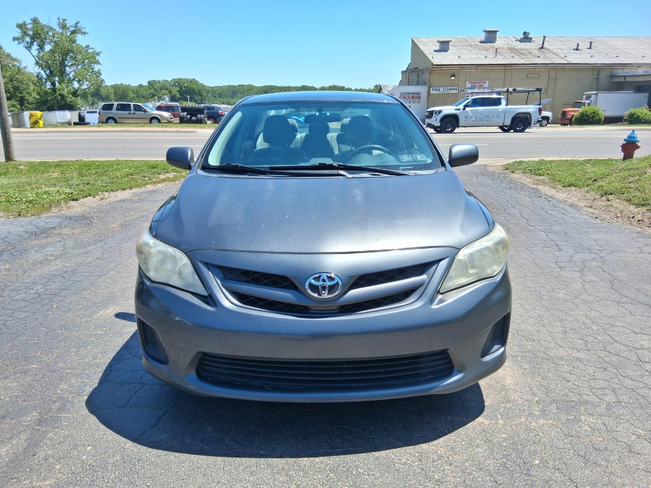 Toyota Corolla S 5-Speed MT 2012